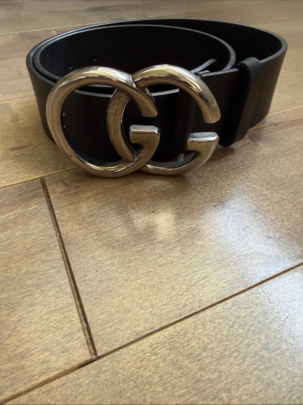 Gucci belt - running G’s in Black Leather Silver Buckle